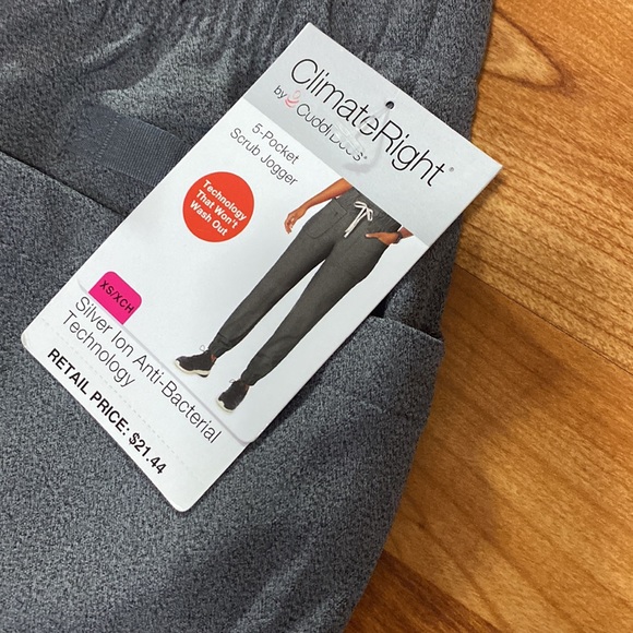 NWT XS ClimateRight by Cuddl Duds 5-Pocket Scrub Joggers - Picture 2 of 5